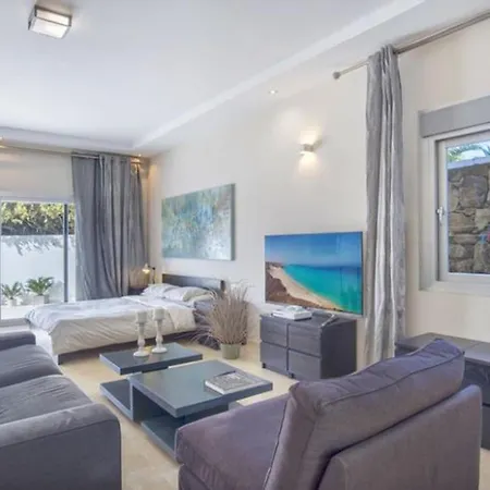 Villa De 6 En Marbella Con Y Piscina Privada - Es-175-10